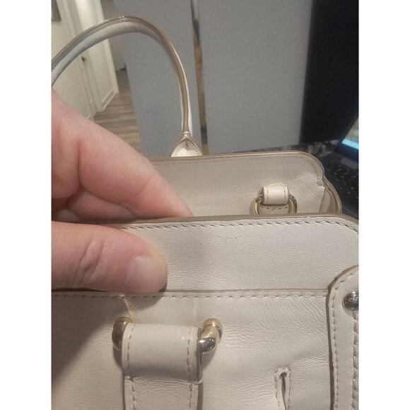 Coach Swagger - Picture 4 of 16